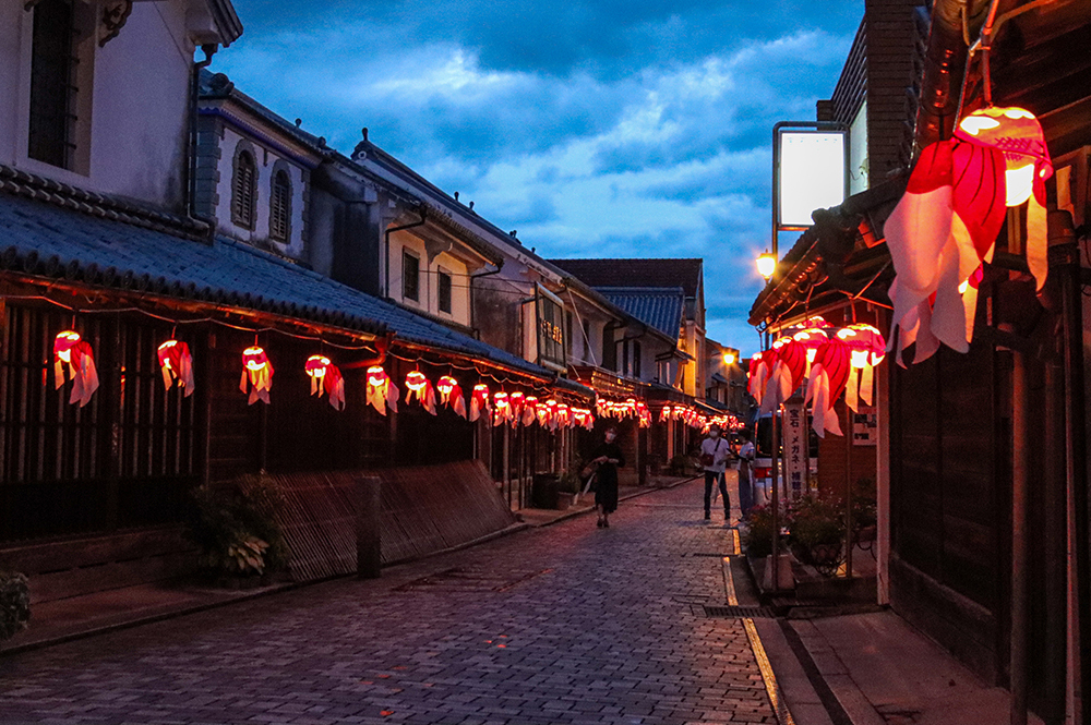 【テーマ】白壁の町 夕暮れ街道 撮影者:堀 紘治 様 夢街道ルネサンス認定地区名:柳井にっぽん晴れ街道(山口県柳井市)
