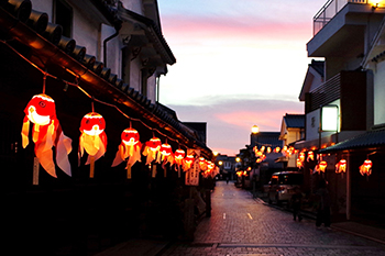 【テーマ】黄昏時の白壁通り 撮影者:髙津 貴子 様 夢街道ルネサンス認定地区名:柳井にっぽん晴れ街道(山口県柳井市)